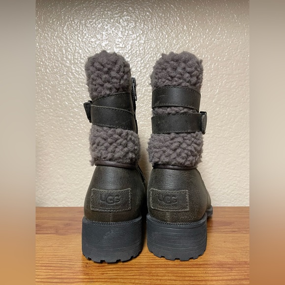 UGG Blayre Boot IV in excellent Condition us size 7 metallic Combat green - Picture 3 of 14